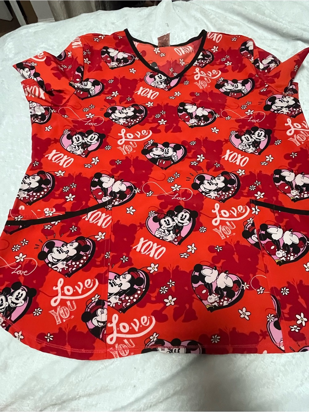 Red Disney Minnie & Mickey Heart Print scrub Top